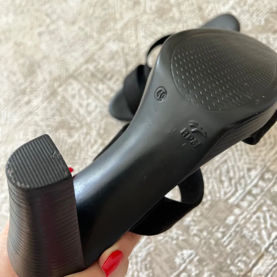 دمپایی پاشنه‌دار