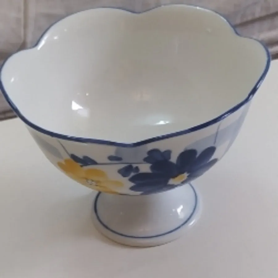 کاسه گل پنبه‌ای