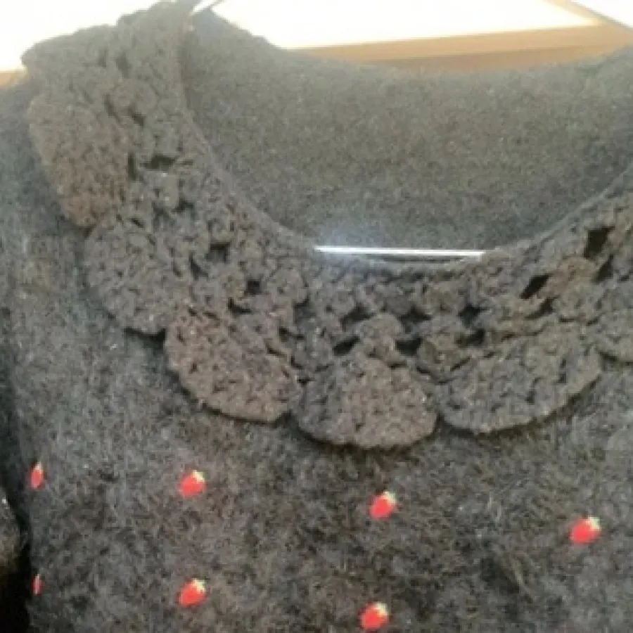 بلوز پشمی با یقه قلاب دوز