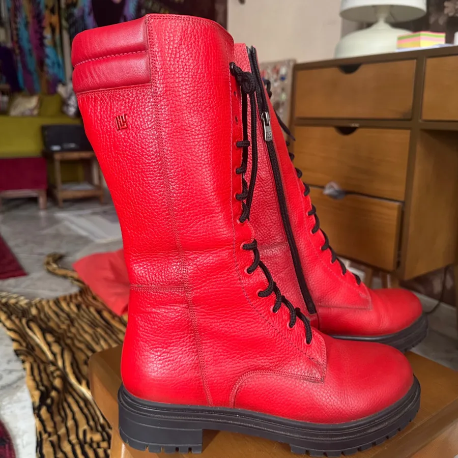 بوت قرمزبلند