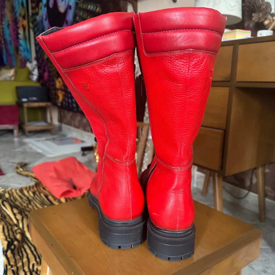 بوت قرمزبلند