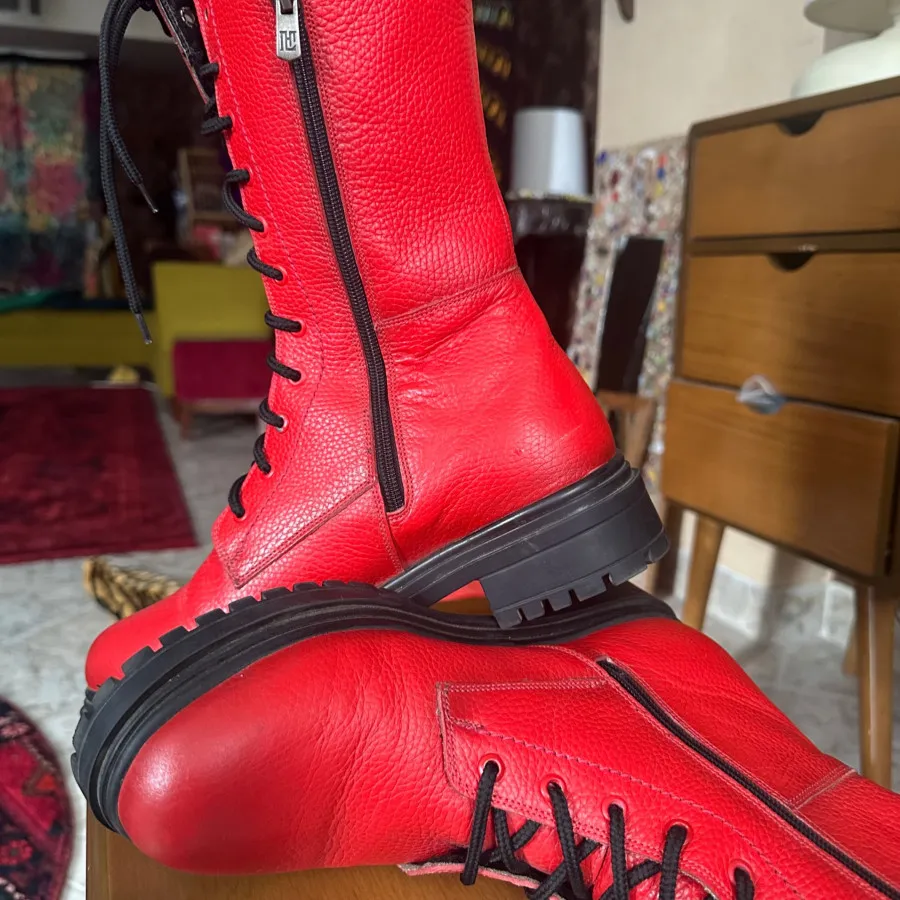 بوت قرمزبلند