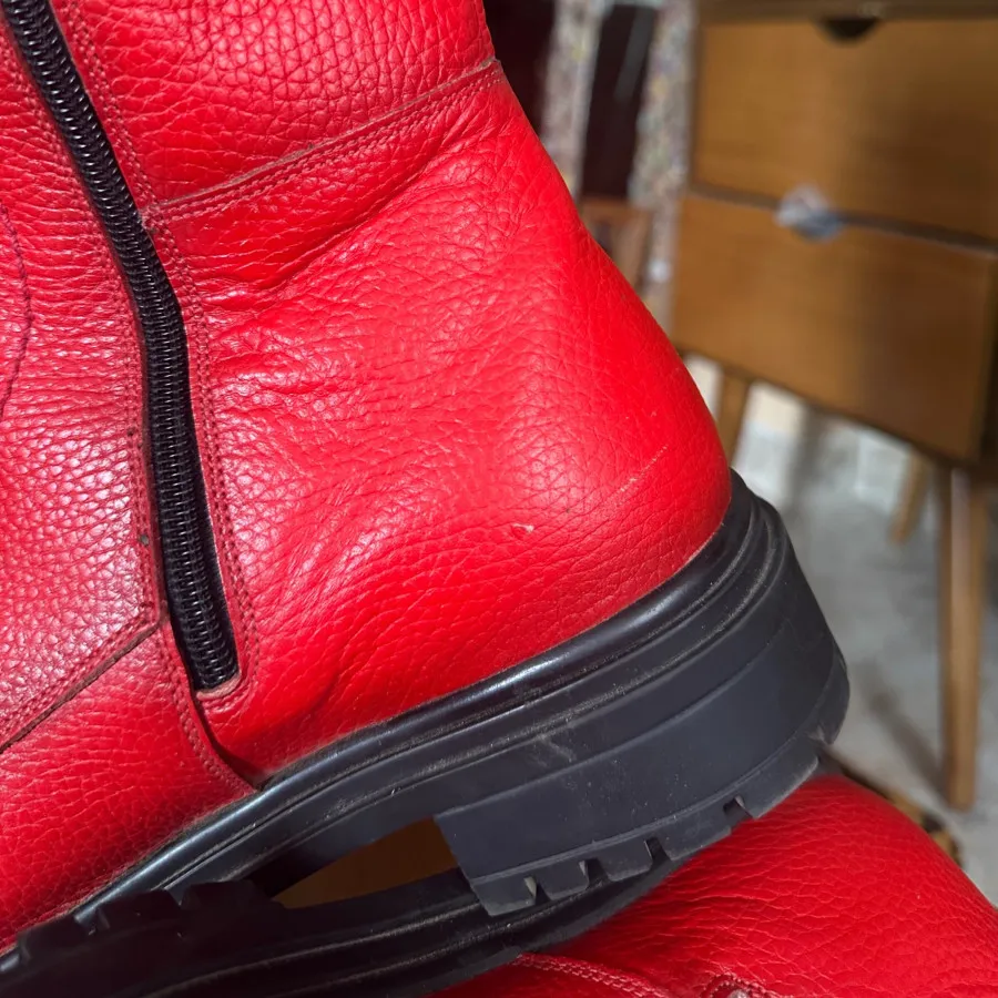 بوت قرمزبلند