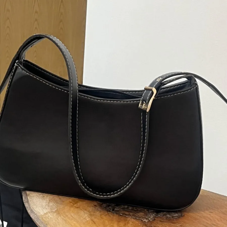 کیف مشکی طرح lv