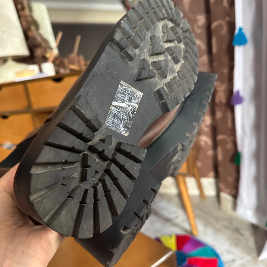 بوت قهوه ای