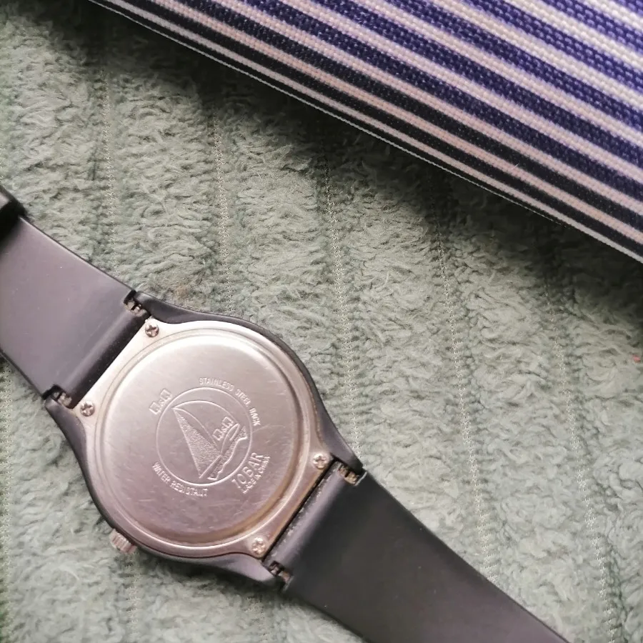 ساعت مچی زنانه q&q