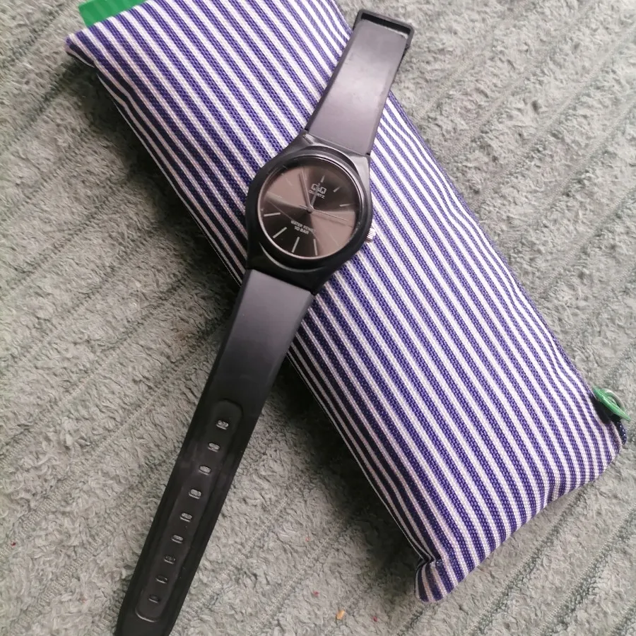 ساعت مچی زنانه q&q