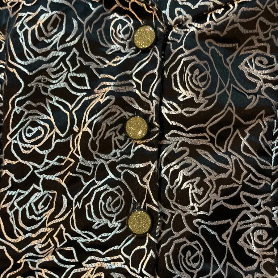 کت زنانه گلدوزی شده