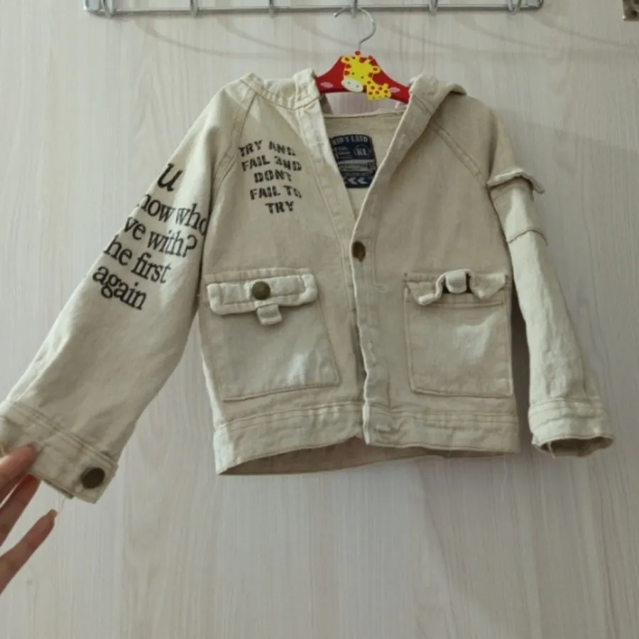 کت و شلوار جین کرم