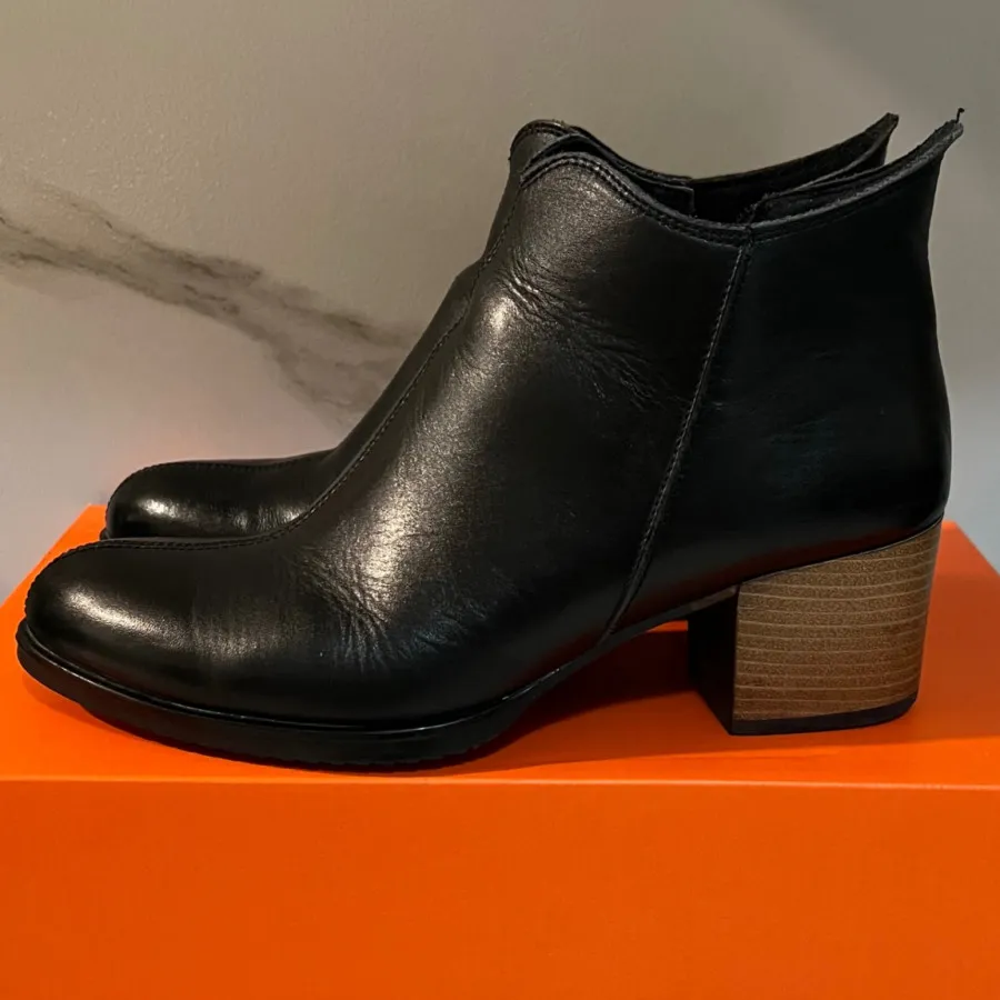 نیم بوت چرم