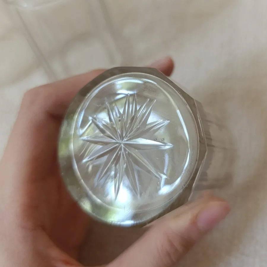 سه عدد لیوان