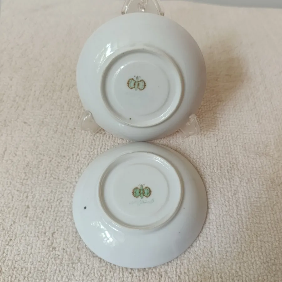 نعلبکی دور قرمز