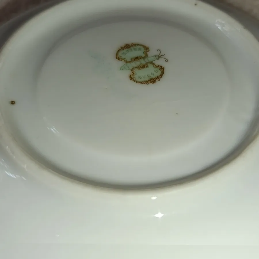 نعلبکی دور قرمز