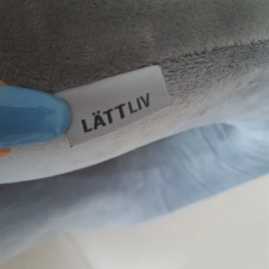 بالش گردنی دکمه دار