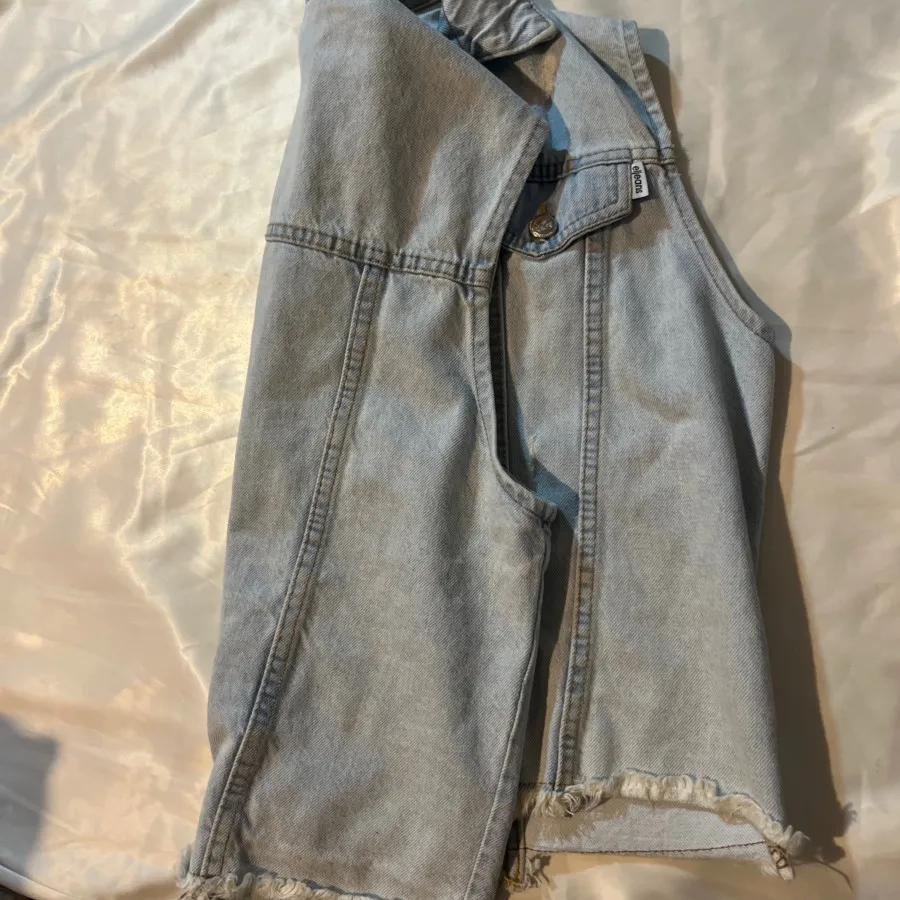 جلیقه لی ابی