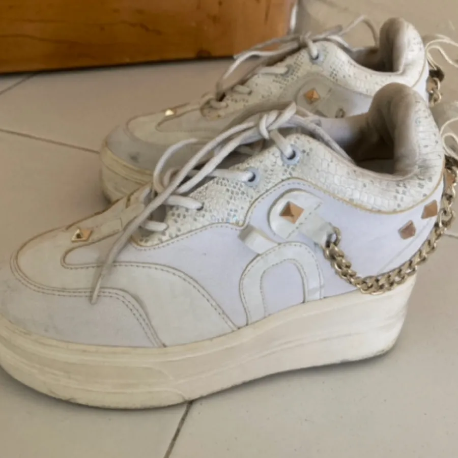 کفش کتونی لژدار