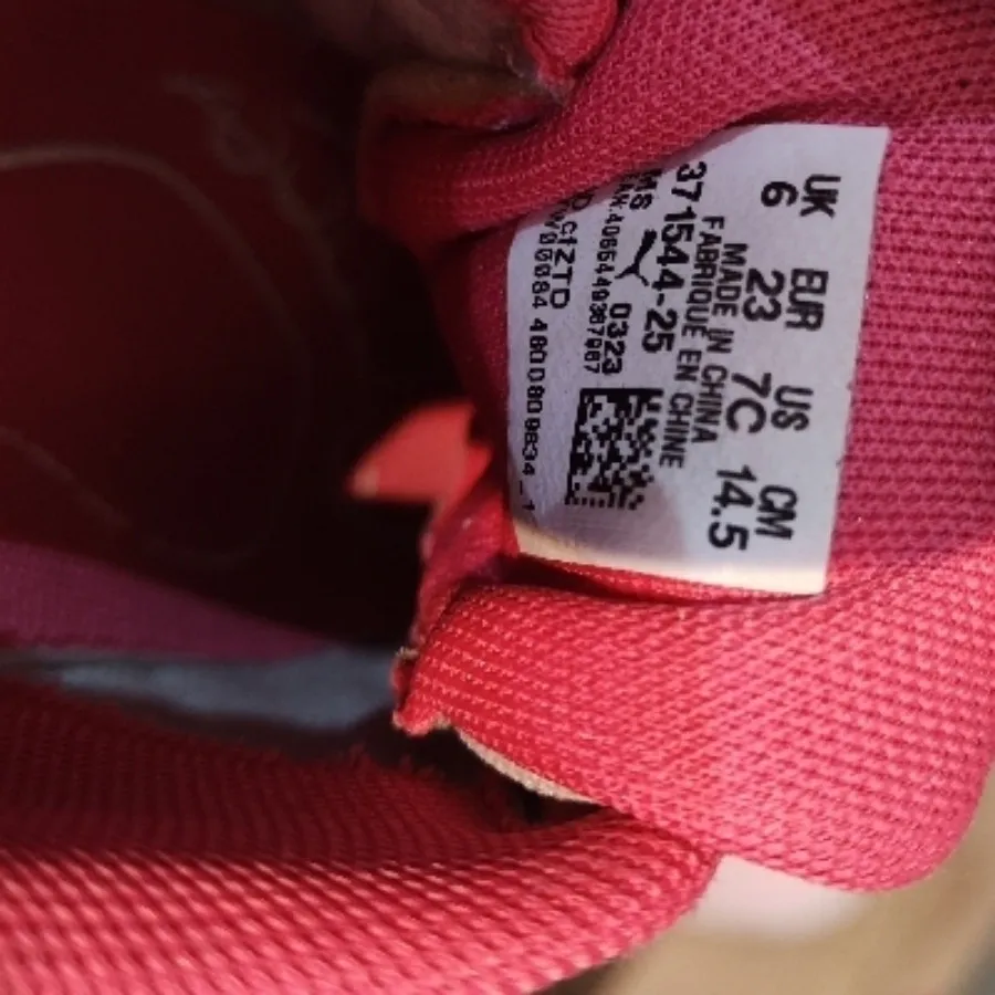 کتونی پوما اصل سایز 23