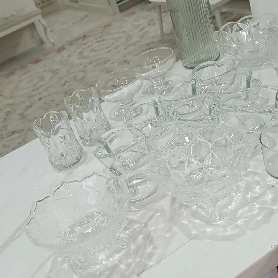 تعدادی ظرف آشپزخانه