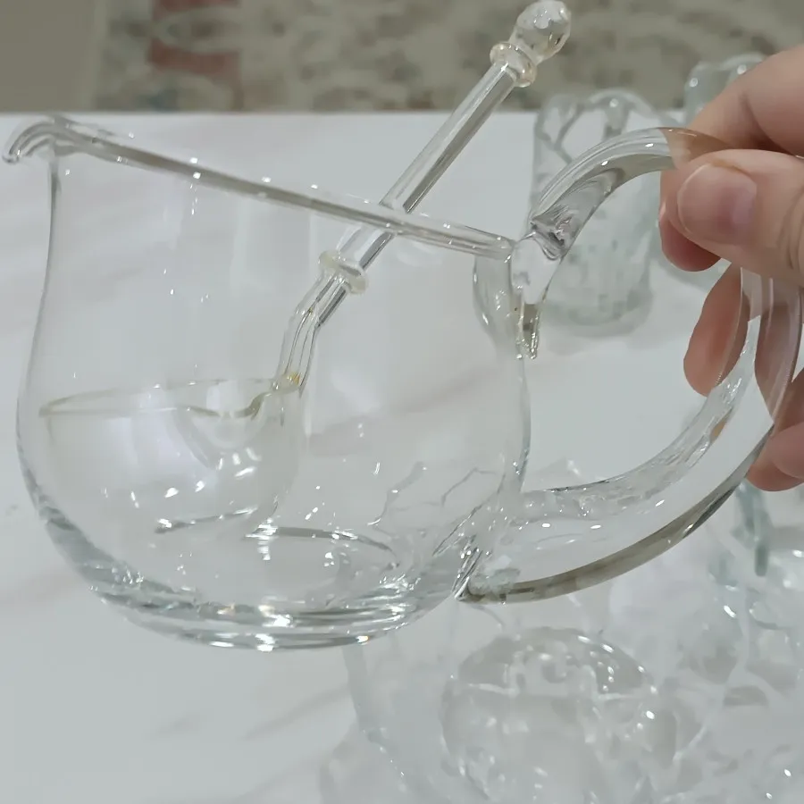 تعدادی ظرف آشپزخانه