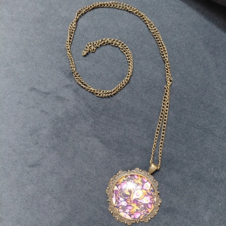 گردنبند رو مانتویی