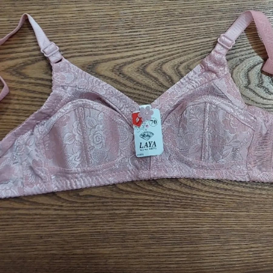 سوتین طرح گلبرگ لعیا