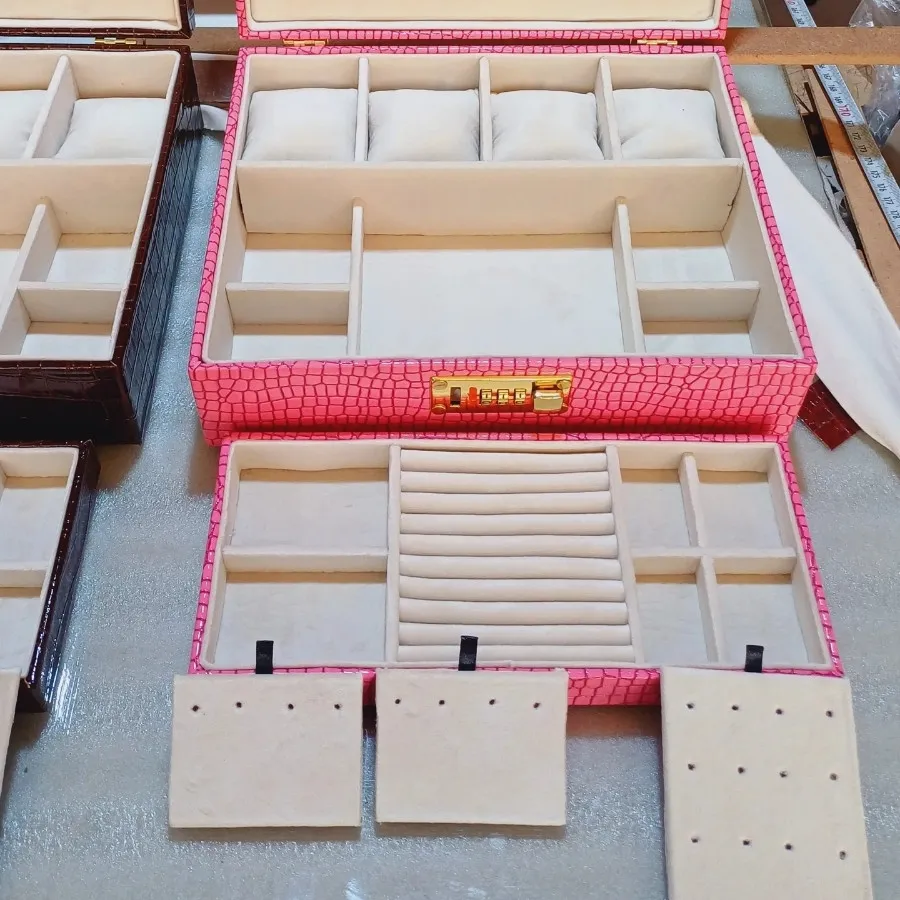 جعبه جواهری چرمی قفل رمزی