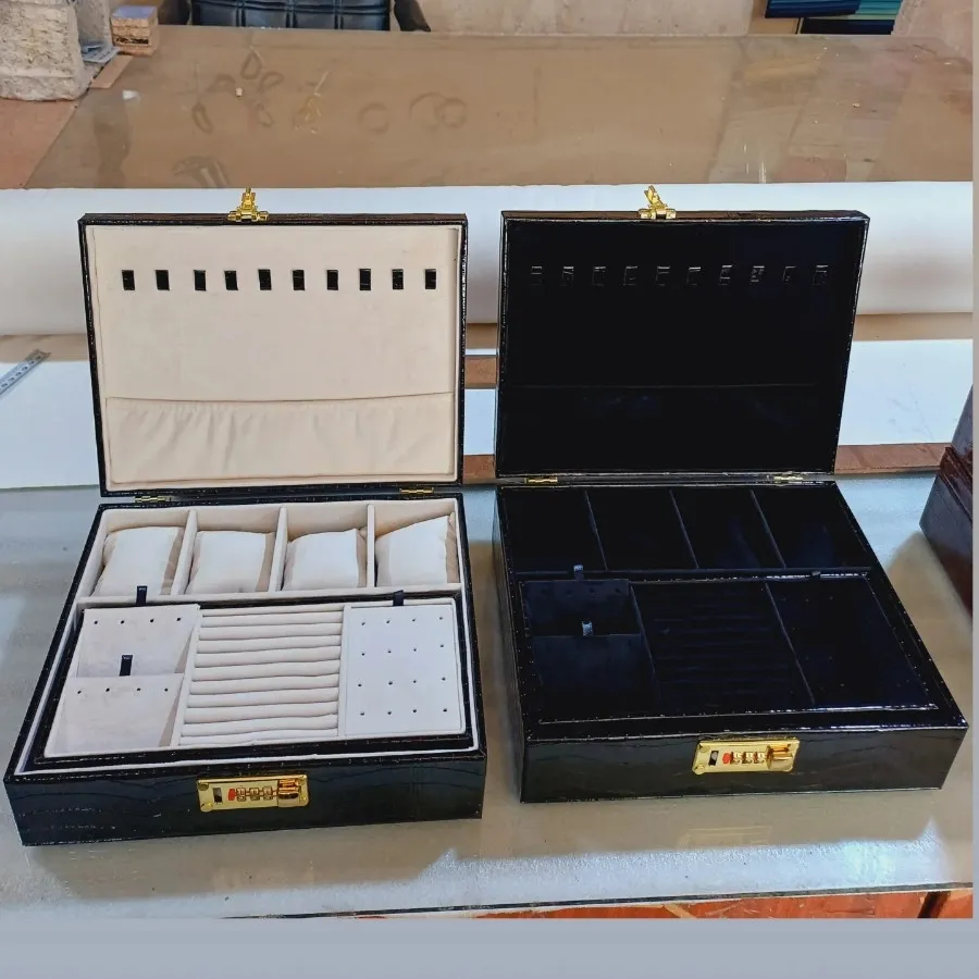 جعبه جواهری چرمی قفل رمزی