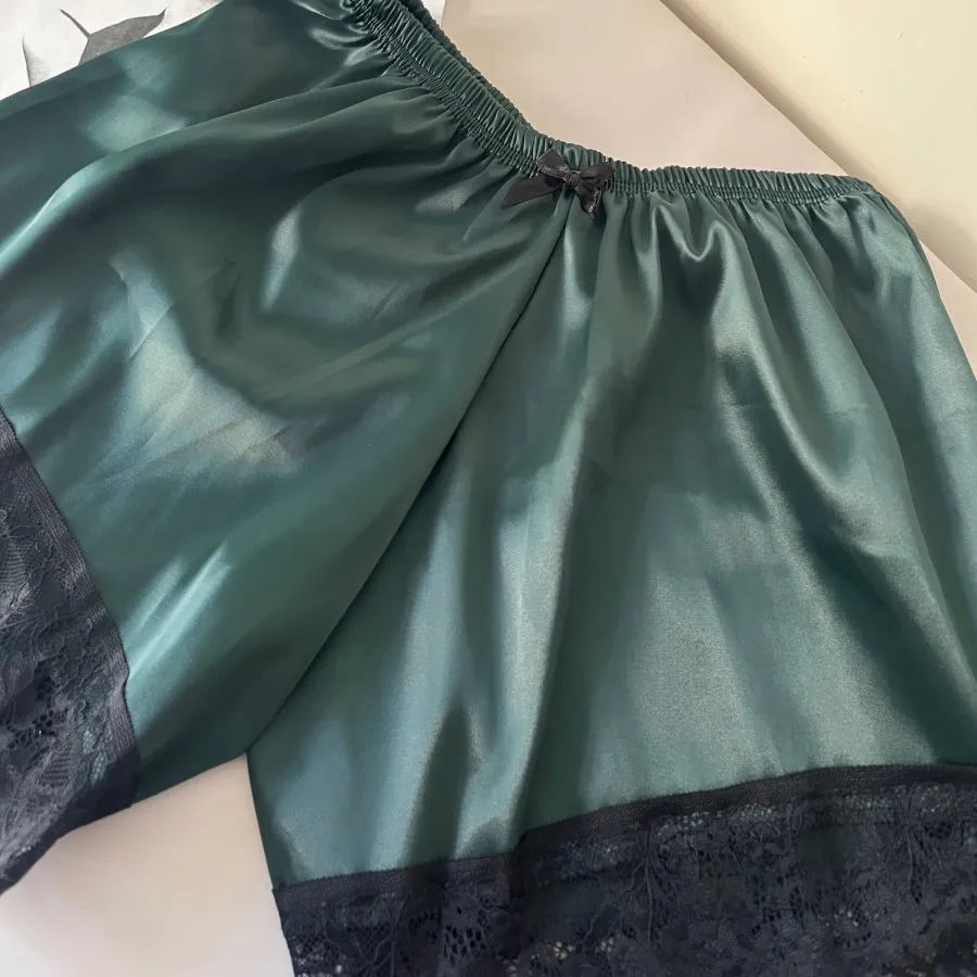 ست تاپ گیپور شلوارک ساتن