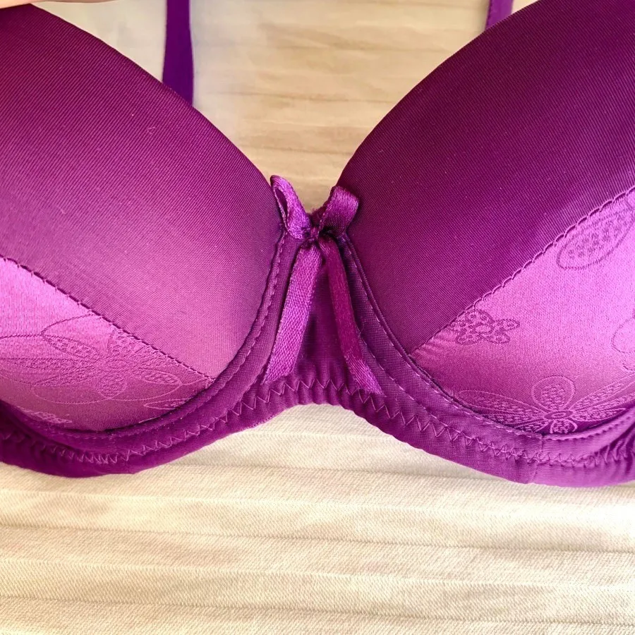 سوتین اسفنجی پوش آپ ساتن