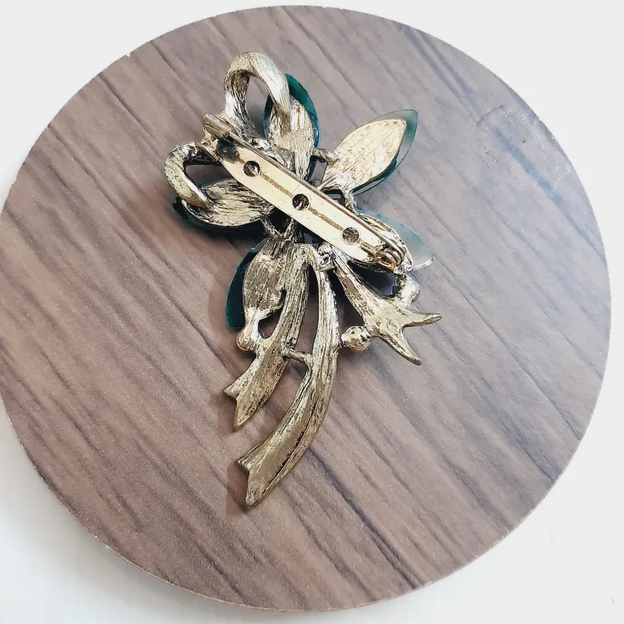 گل سینه طرح گل سایز بزرگ