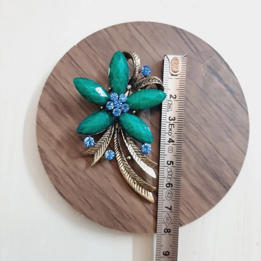 گل سینه طرح گل سایز بزرگ