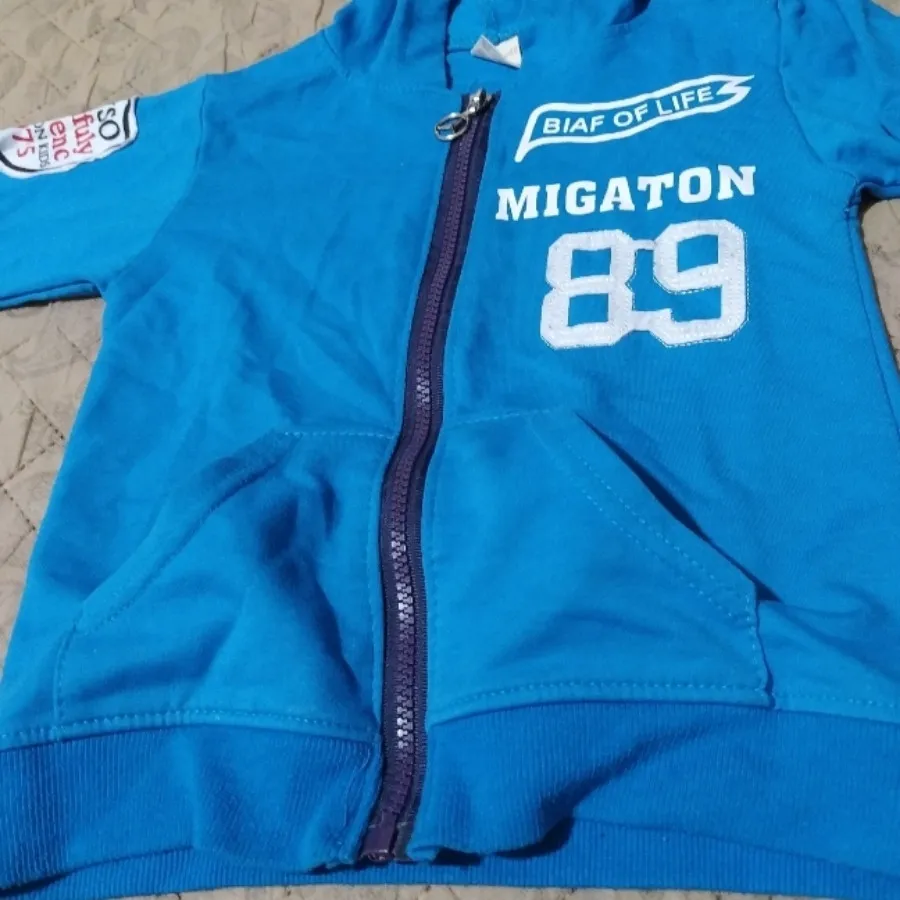 سوییشرت آبی قشنگ?