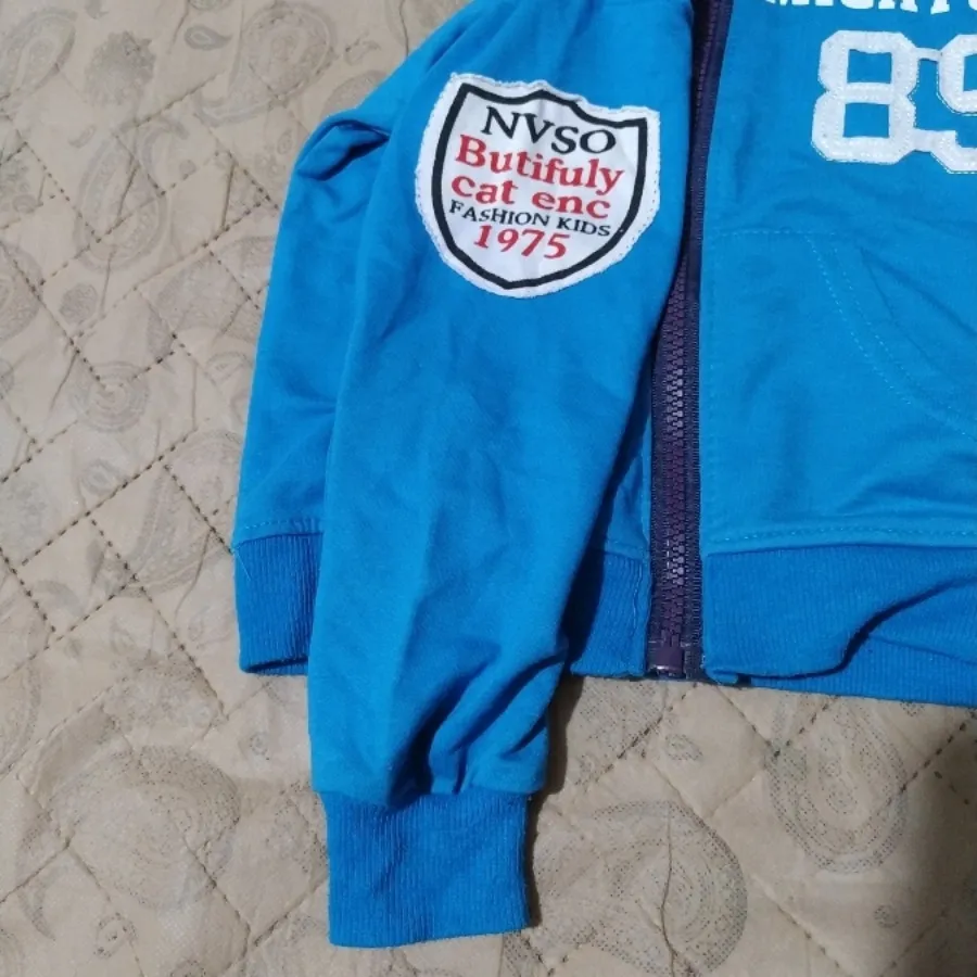 سوییشرت آبی قشنگ?