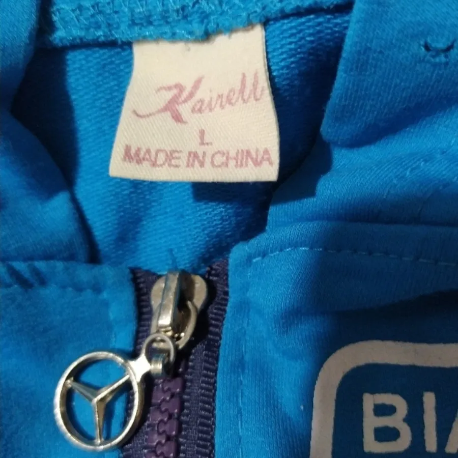 سوییشرت آبی قشنگ?