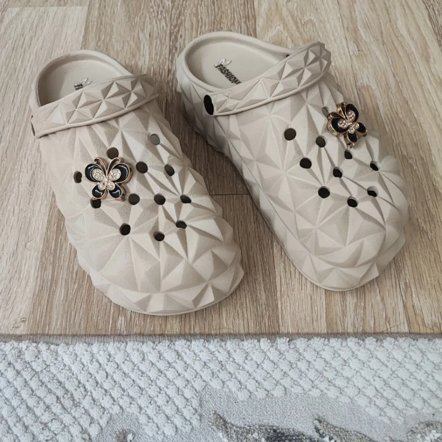 کراکس پروانه