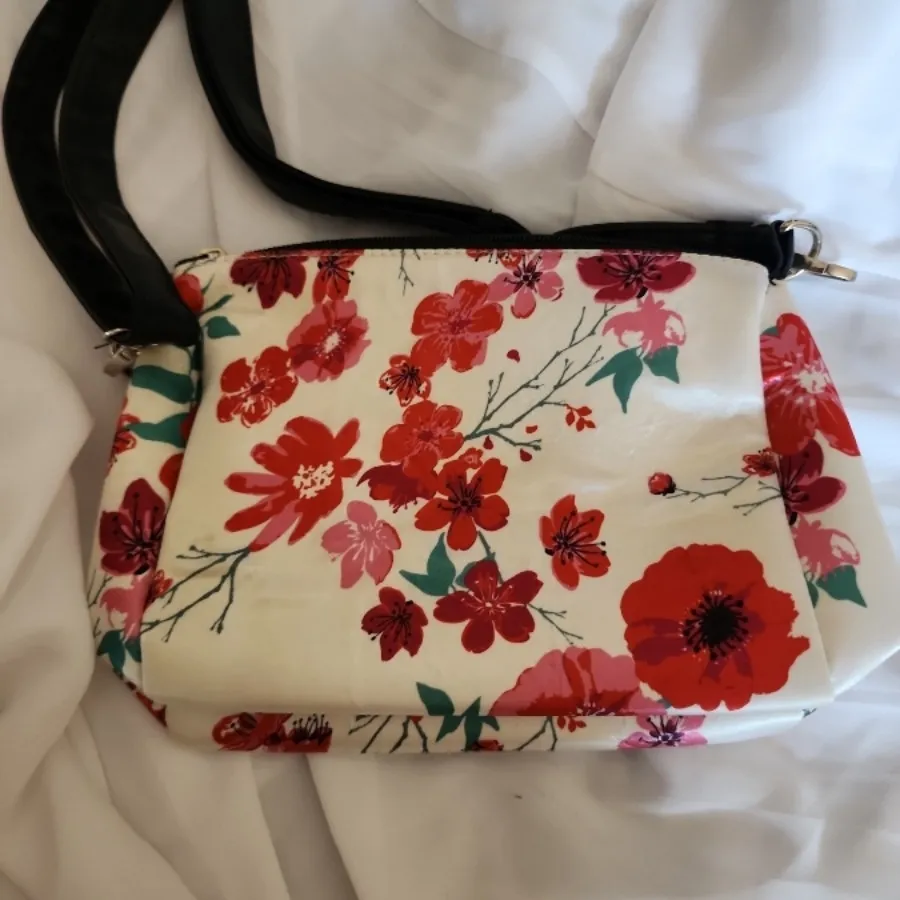 کراس بادی برند Venca