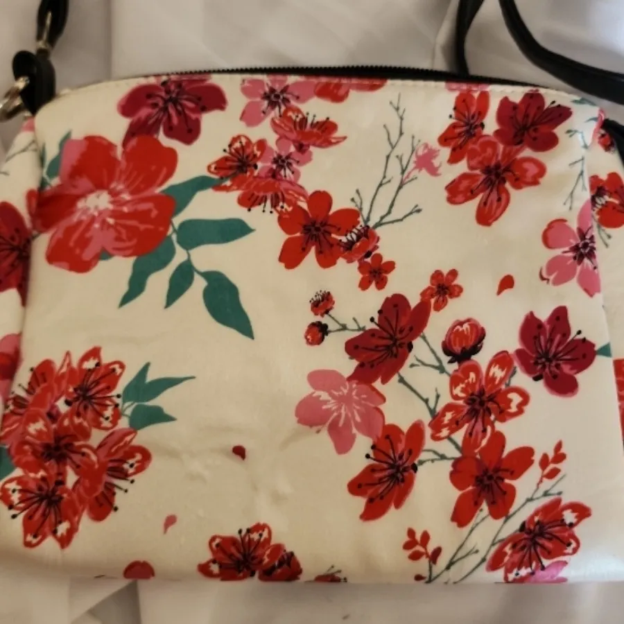 کراس بادی برند Venca