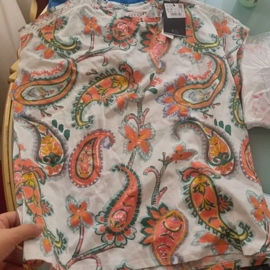 تیشرت برندکورتفیل اسپانیا