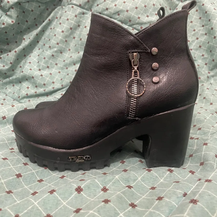 کفش نیم بوت