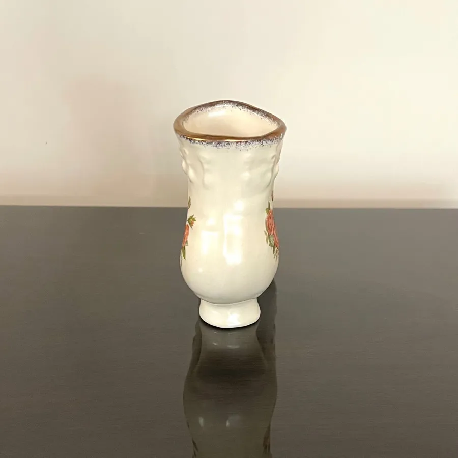 یک کفش چینی دکوری قدیمی