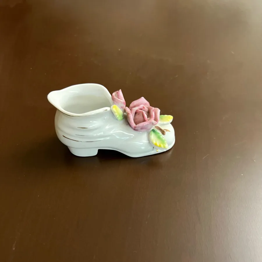 یکعدد کفش چینی دکوری ژاپن