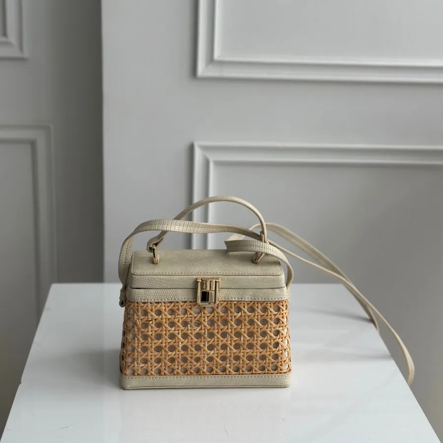 کیف حصیری زارا