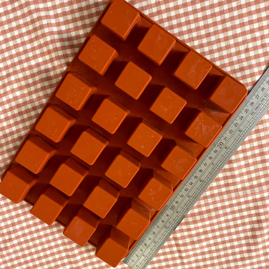 قالب مکعبی سیلیکونی