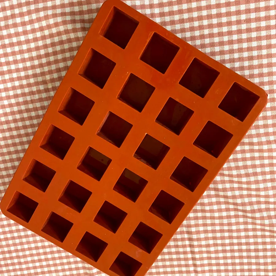 قالب مکعبی سیلیکونی