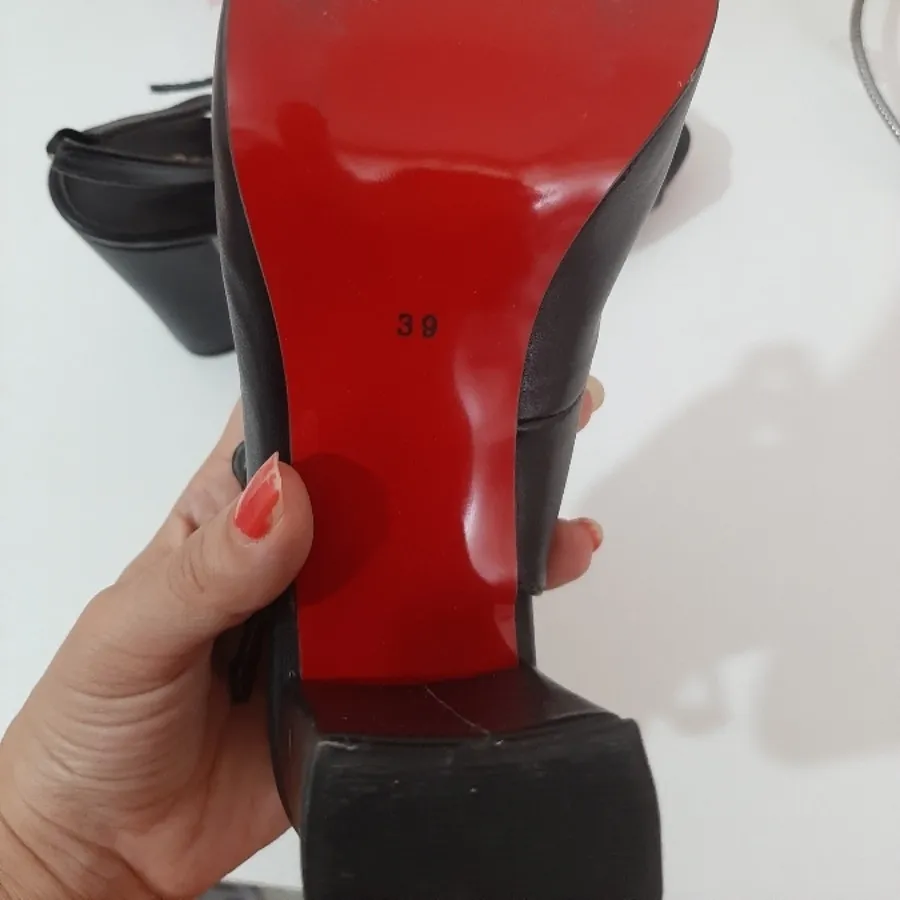 کفش پاشنه بلند