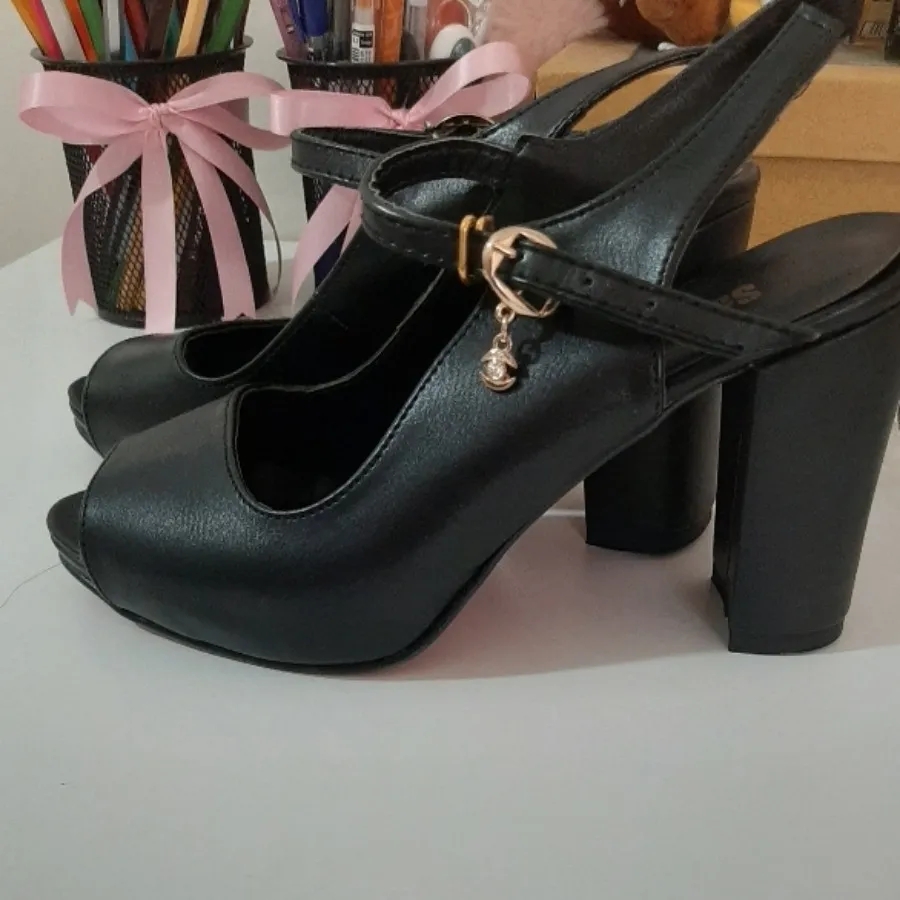 کفش پاشنه بلند