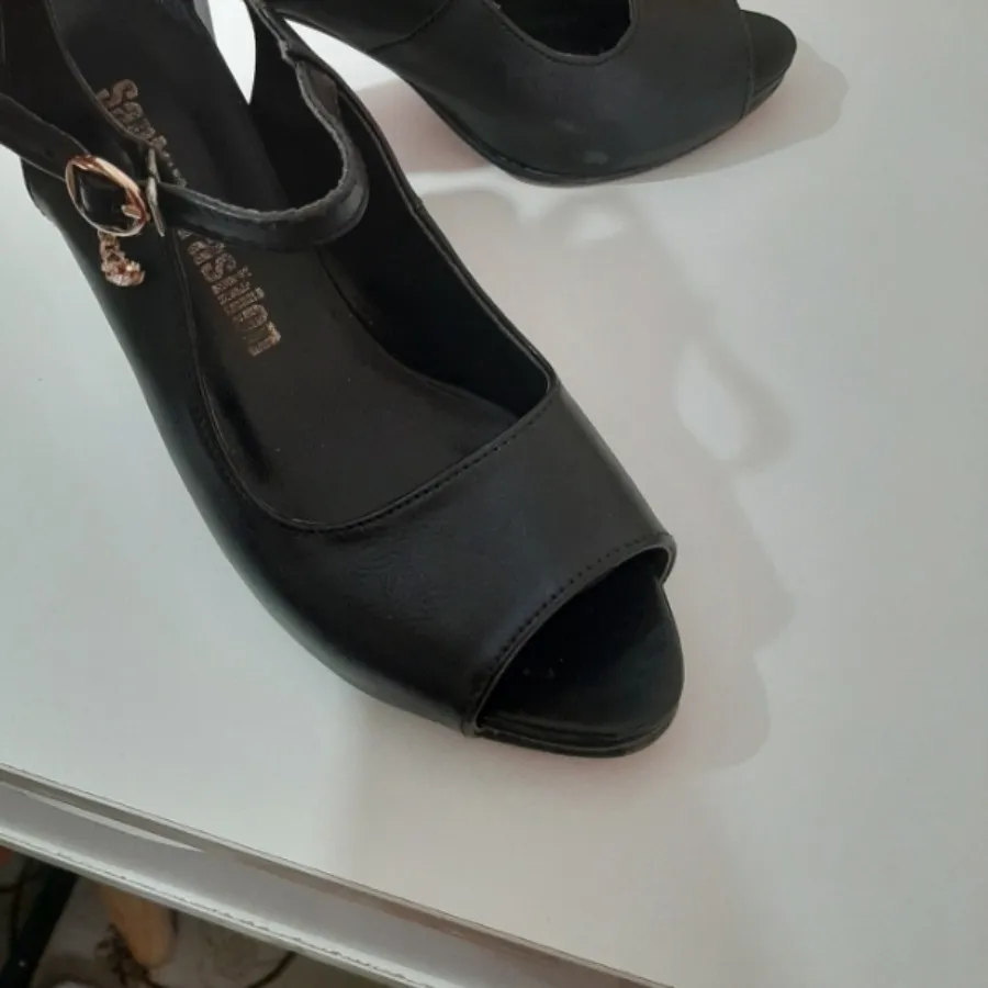 کفش پاشنه بلند