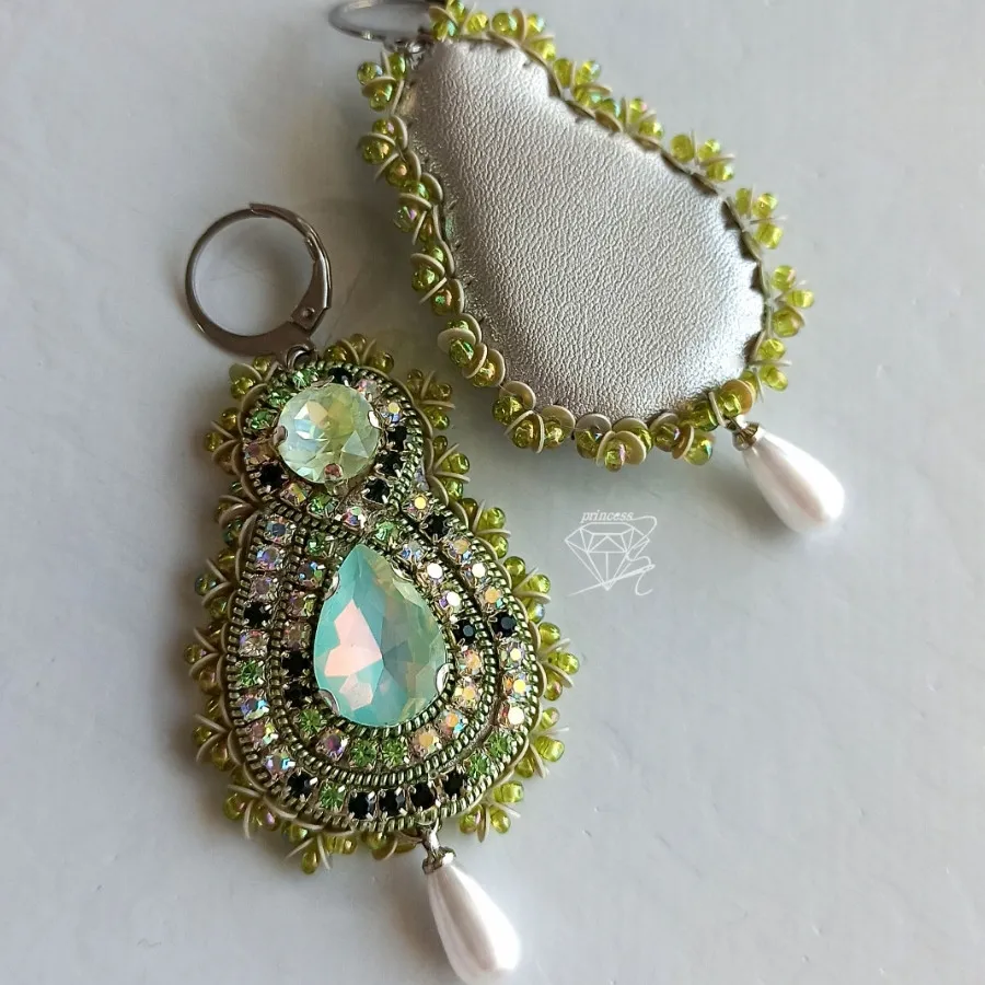 گوشواره جواهردوزی سبز سرد