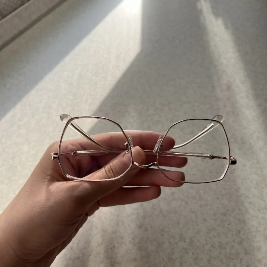 عینک طبی زنانه