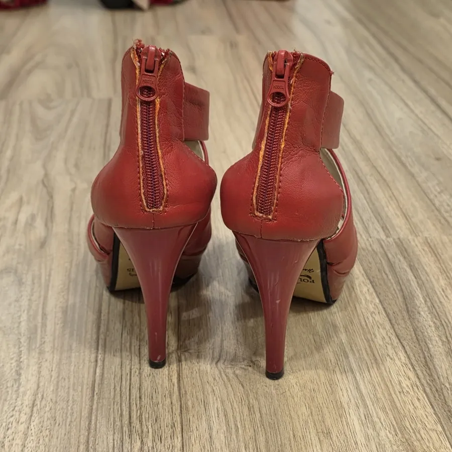 کفش پاشنه بلند قرمز